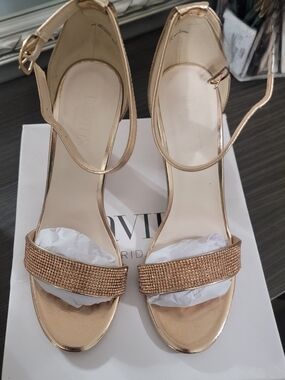 David's Bridal White Heels